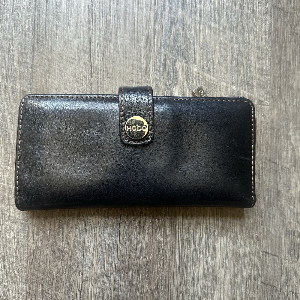 Hobo International Black Leather Bifold Wallet Zip‎  6.5 X 6.5 "